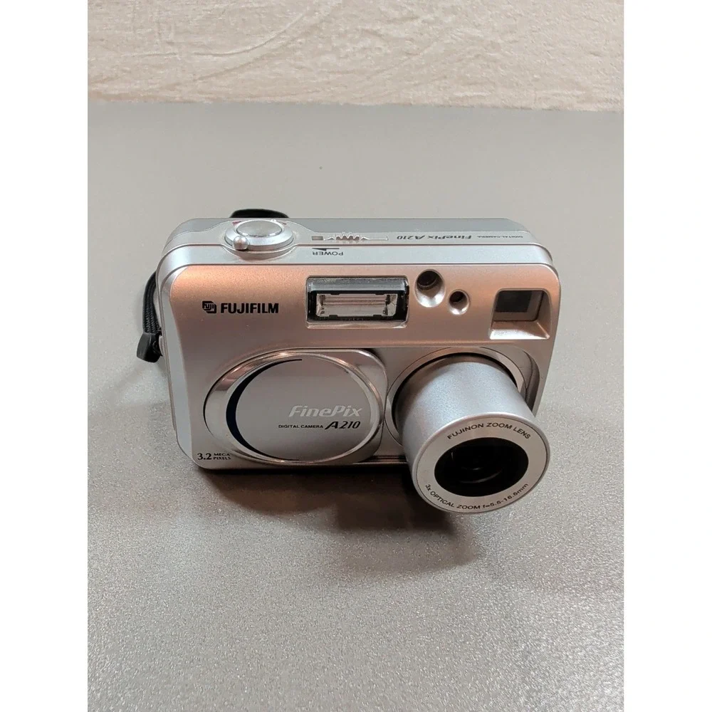 Fujifilm FinePix A210 Digital Camera Silver 3.2MP 3x Optical Zoom Vintage Y2K